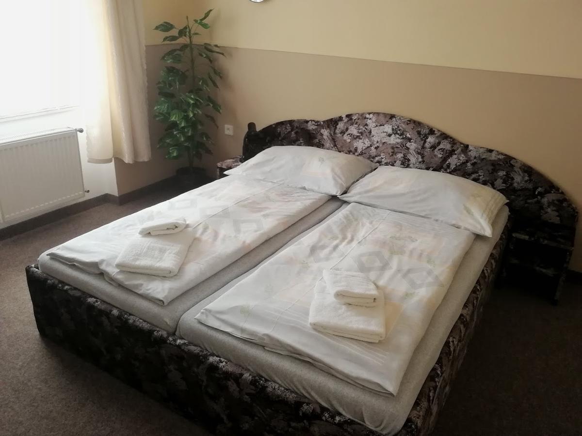 Hotel Wertheim Прага Екстериор снимка