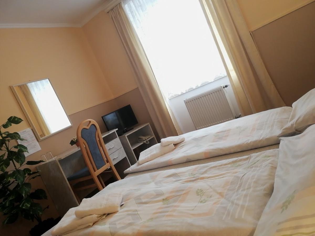 Hotel Wertheim Прага Екстериор снимка