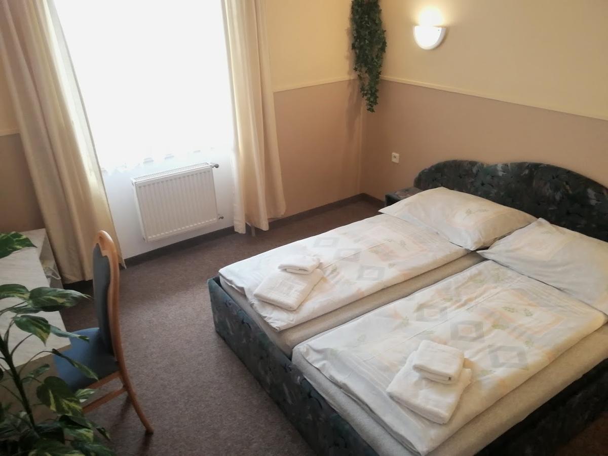 Hotel Wertheim Прага Екстериор снимка