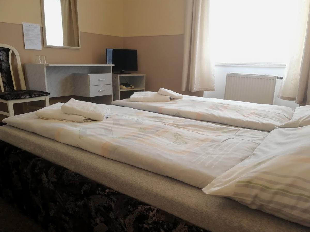 Hotel Wertheim Прага Екстериор снимка
