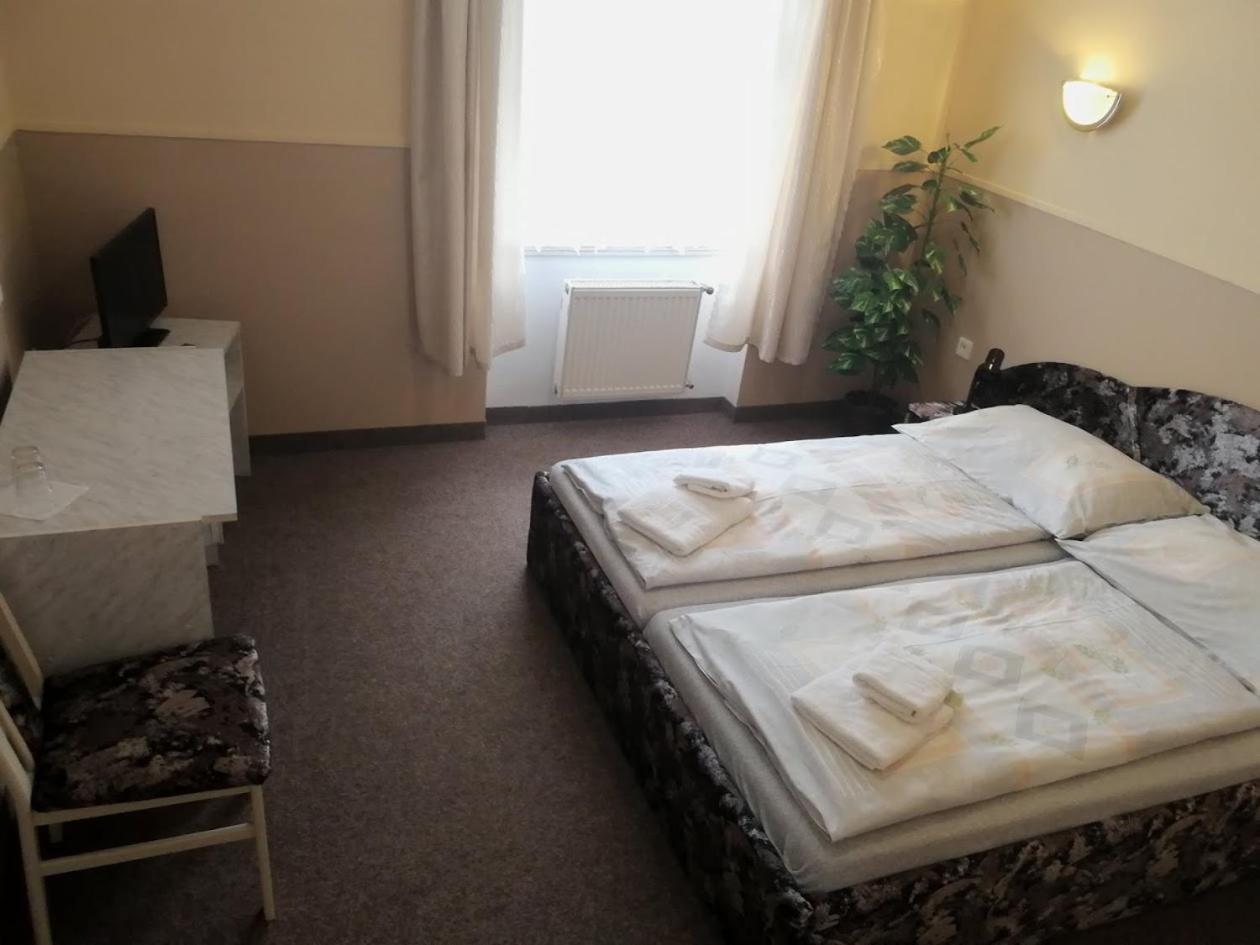 Hotel Wertheim Прага Екстериор снимка