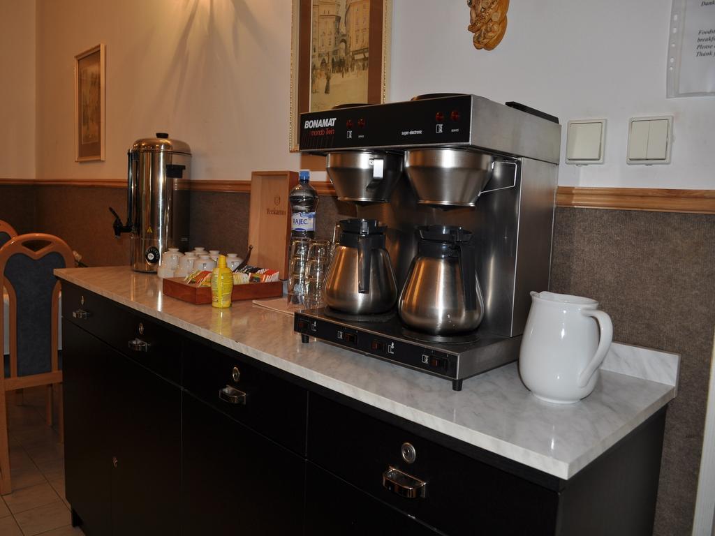 Hotel Wertheim Прага Екстериор снимка