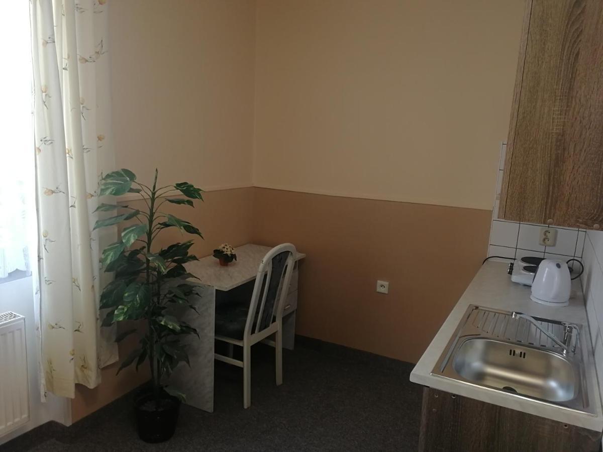 Hotel Wertheim Прага Екстериор снимка
